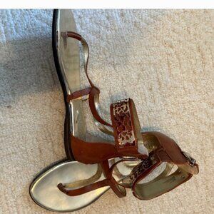 VINCE CAMARO THONG FLAT SANDLES